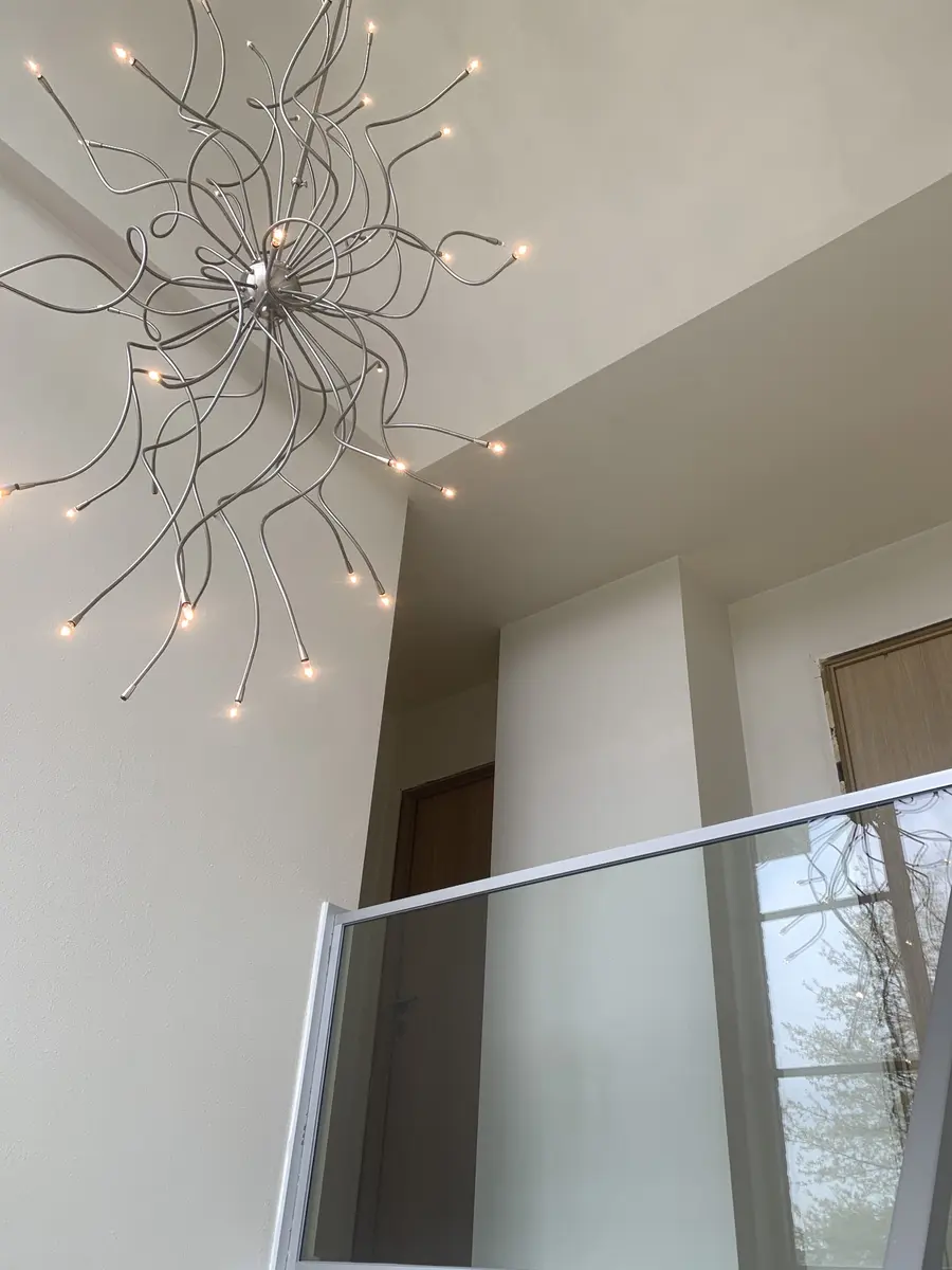 Afgewerkte vide met decoratieve verlichting